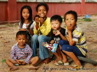DSC 1773  Phnom-Penh children:life goes on
