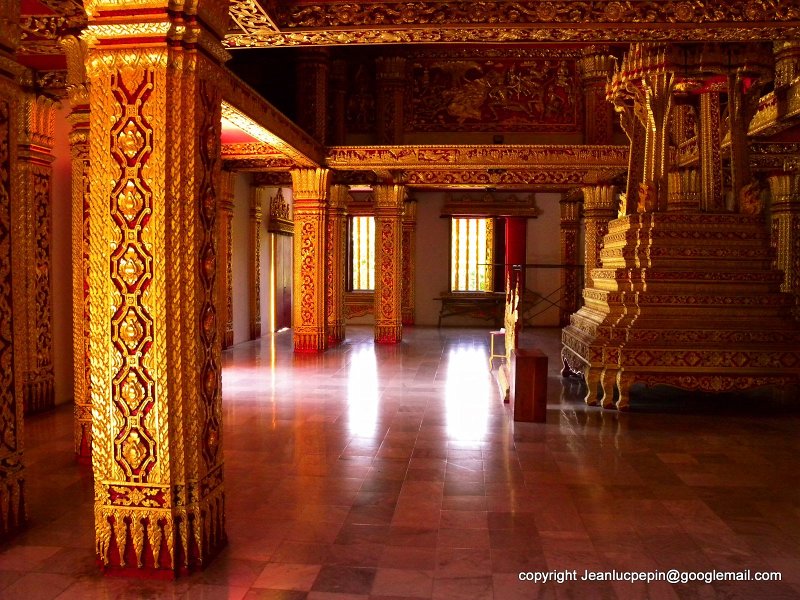 DSCN0606.jpg - Royal Palace temple interior