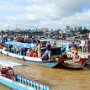floating markets are popular with tourists